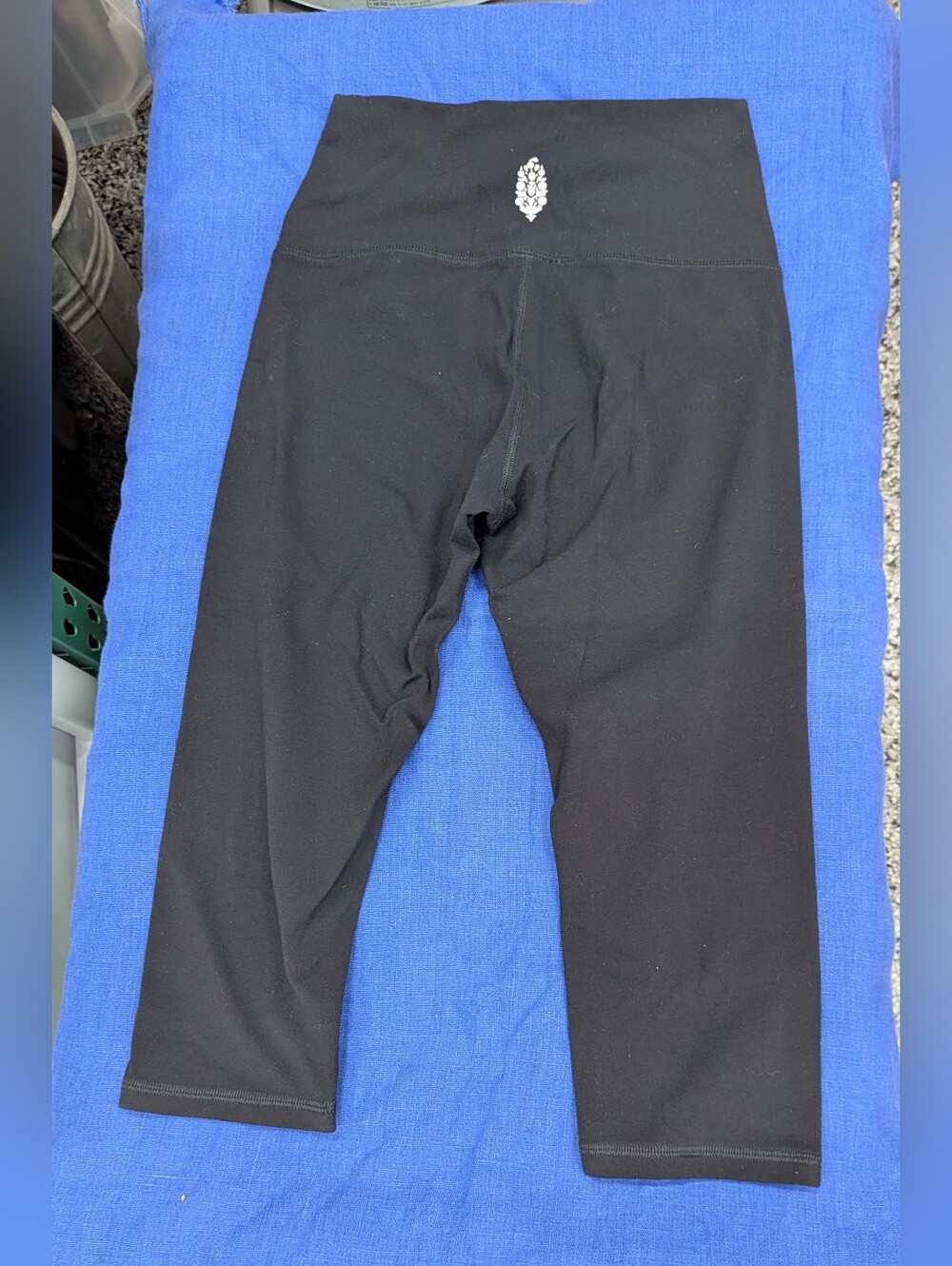 FREE PEOPLE BLACK CAPRI LEGGINGS XS WOMEN'S
